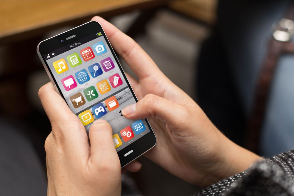 hands on cell phone using mobile Apps